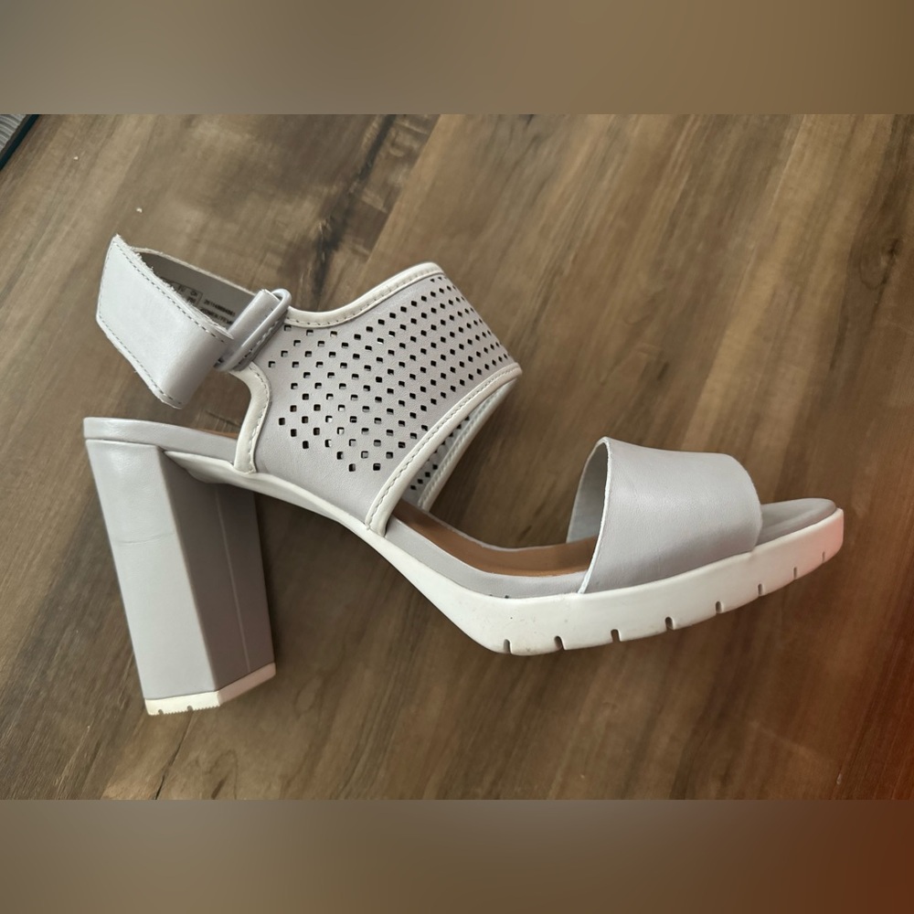 Clarks women heel